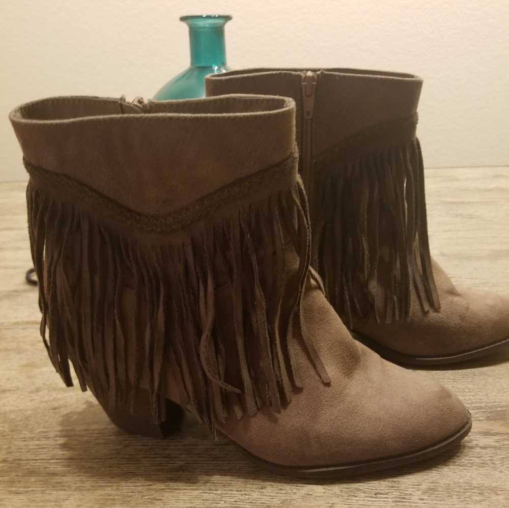 Fringe Ankle Bootie 😊 preloved